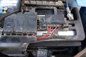 symptoms of bad car battery connector