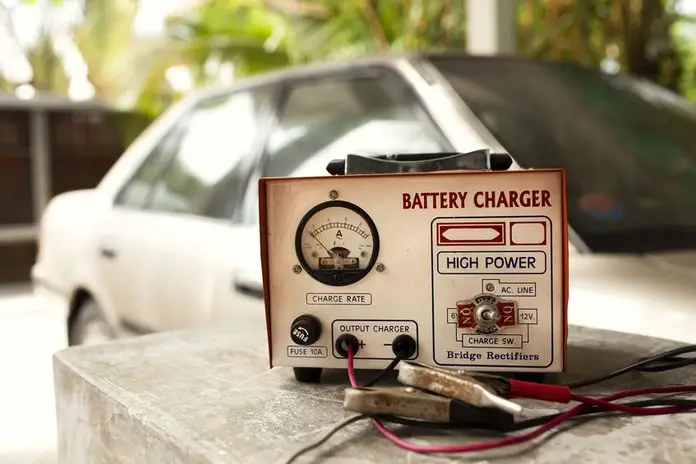 deep-cycle-battery-charger-vs-regular-battery-charger